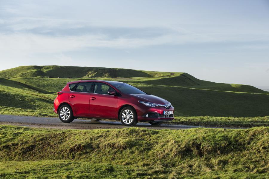  Toyota Auris 2015 года  (UK) (фото 5 из 43)